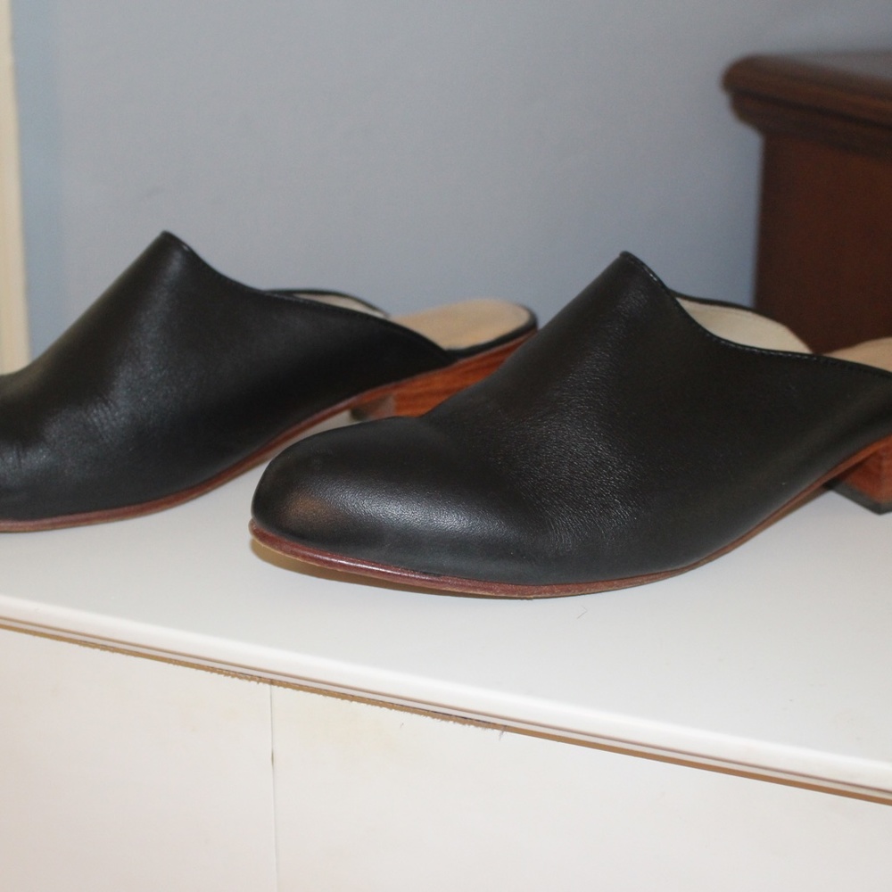 Nisolo Marielle Leather mules in Black